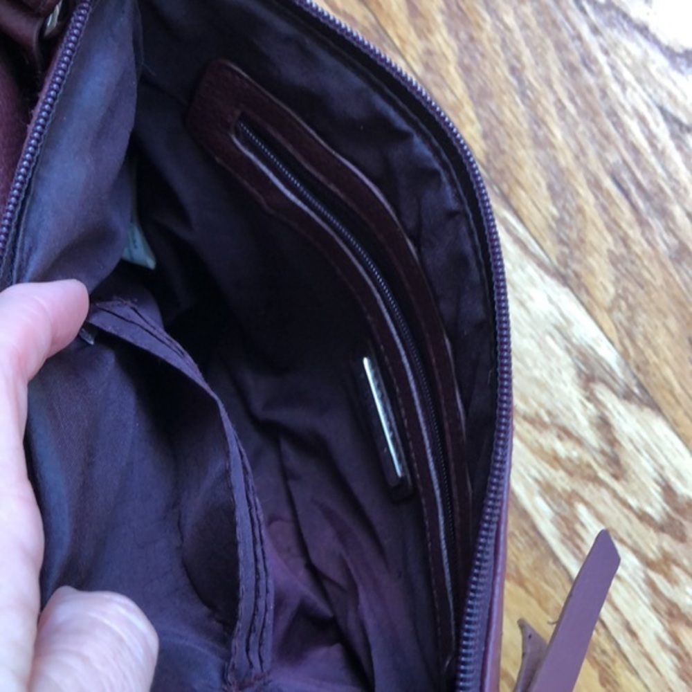 Rossetti cute dark red vegan crossbody bag - Picture 7 of 11